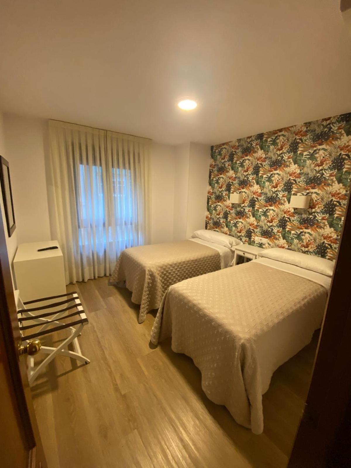 Hotel Ovetense Oviedo Zewnętrze zdjęcie