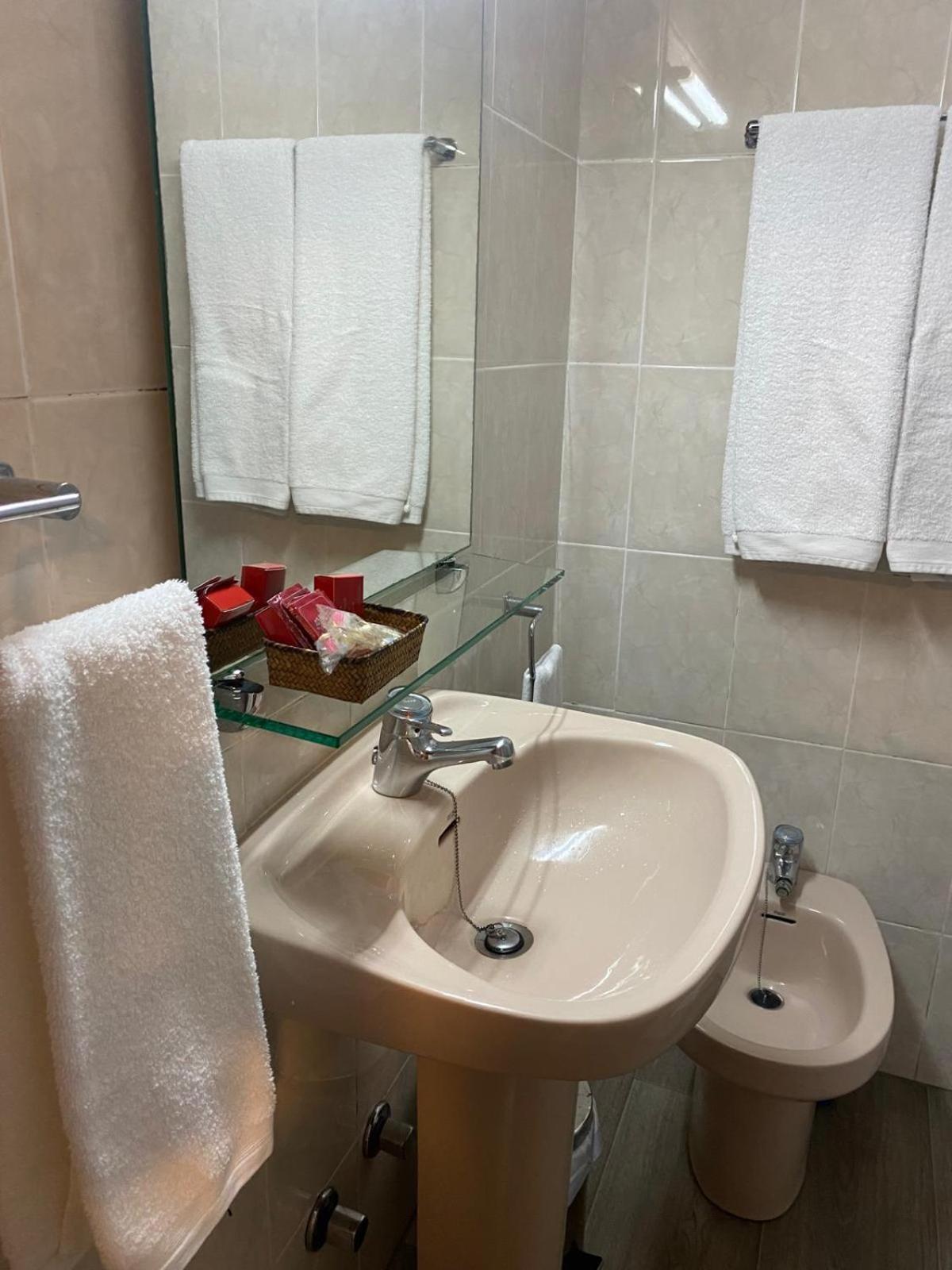 Hotel Ovetense Oviedo Zewnętrze zdjęcie