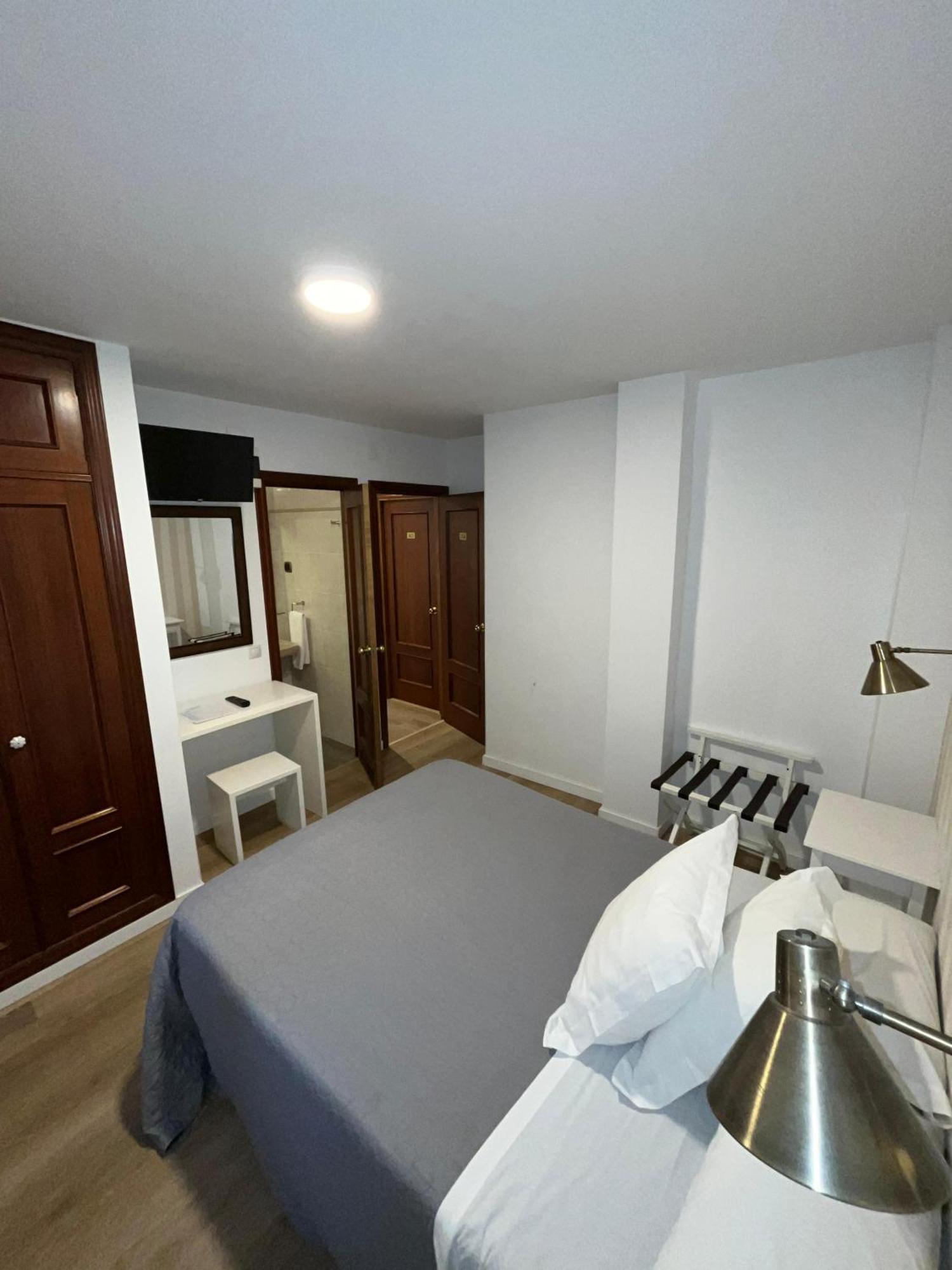 Hotel Ovetense Oviedo Zewnętrze zdjęcie