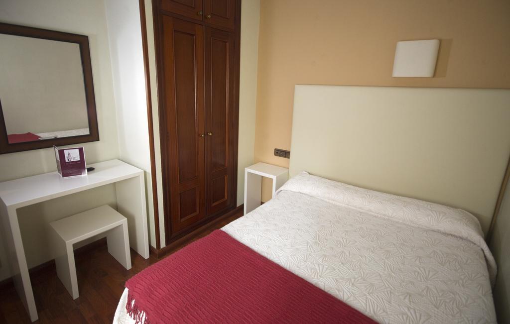 Hotel Ovetense Oviedo Zewnętrze zdjęcie