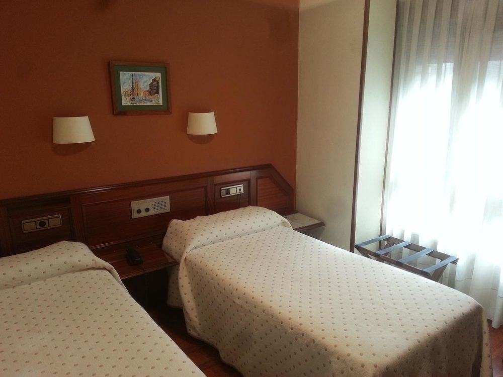 Hotel Ovetense Oviedo Zewnętrze zdjęcie