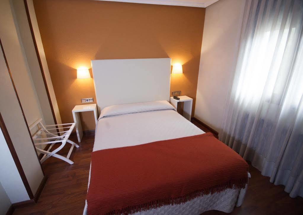 Hotel Ovetense Oviedo Zewnętrze zdjęcie